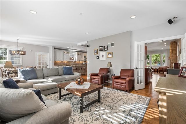 8027 Long Avenue, Skokie, IL 60077