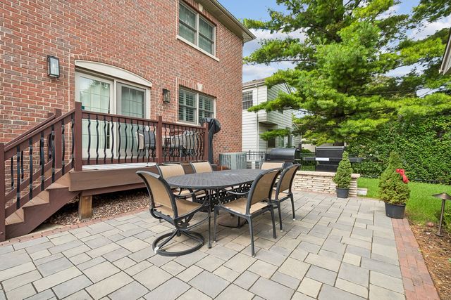 8027 Long Avenue, Skokie, IL 60077