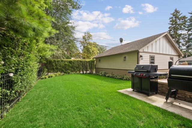 8027 Long Avenue, Skokie, IL 60077