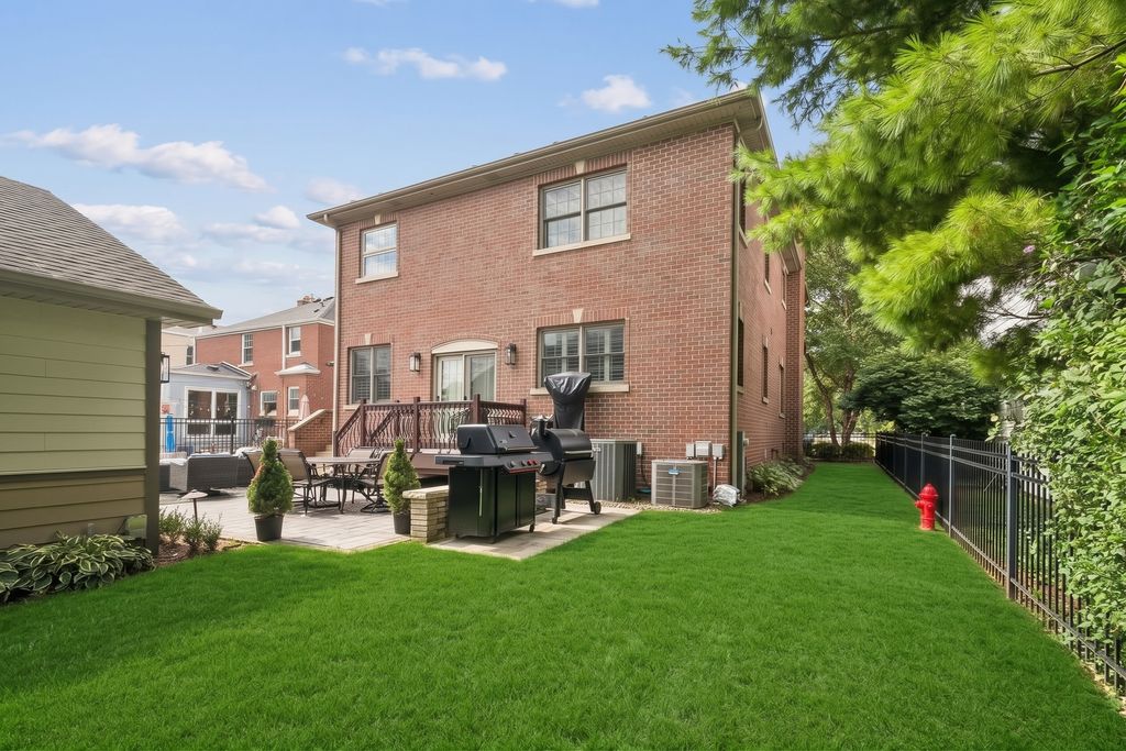 8027 Long Avenue, Skokie, IL 60077 — photo 3