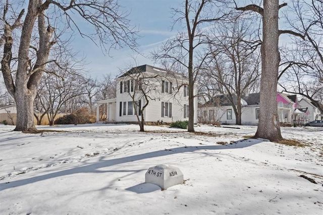 403 S Ash Street, Ottawa, KS 66067