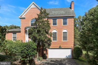 2835 LORCOM LN, Arlington, VA 22207