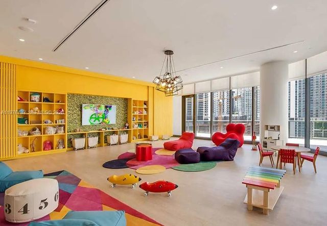 55 SW 9th St 2609, Miami, FL 33130