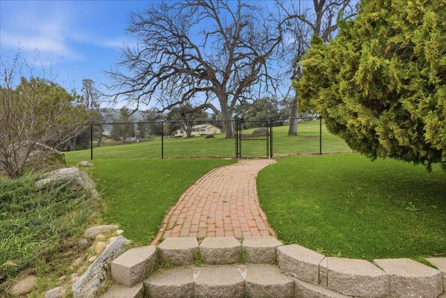 40484 Goldside Drive, Oakhurst, CA 93644