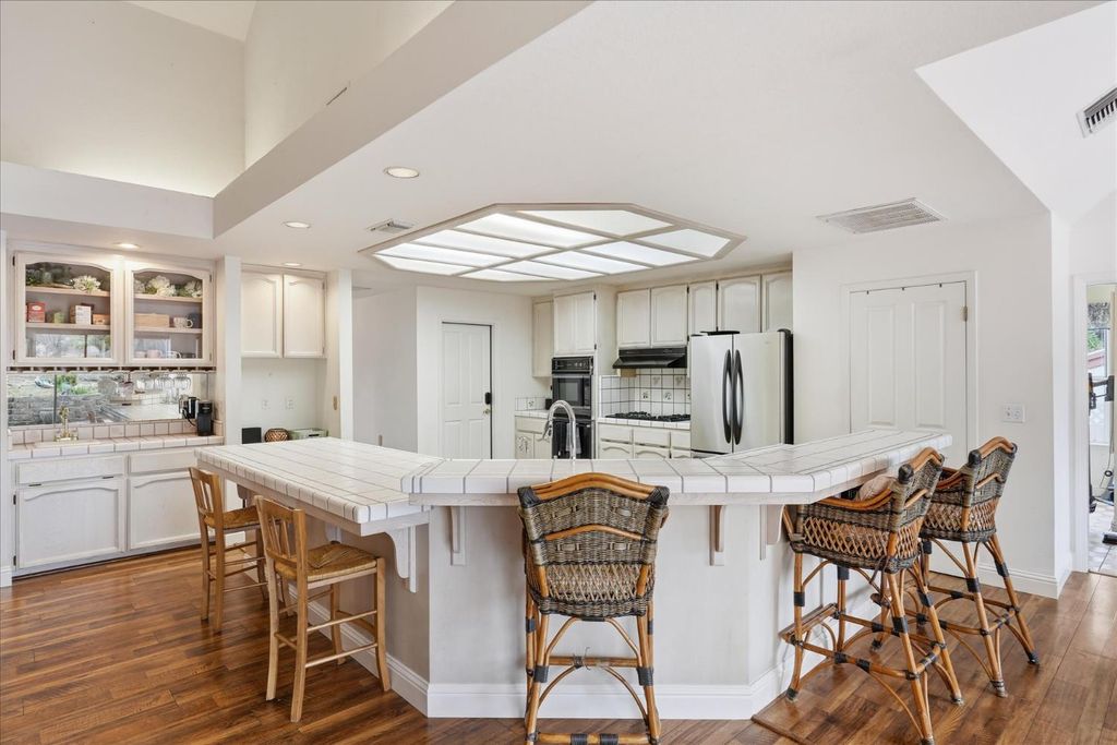 Image 10 of property listing at 40484 Goldside Drive, Oakhurst, CA 93644