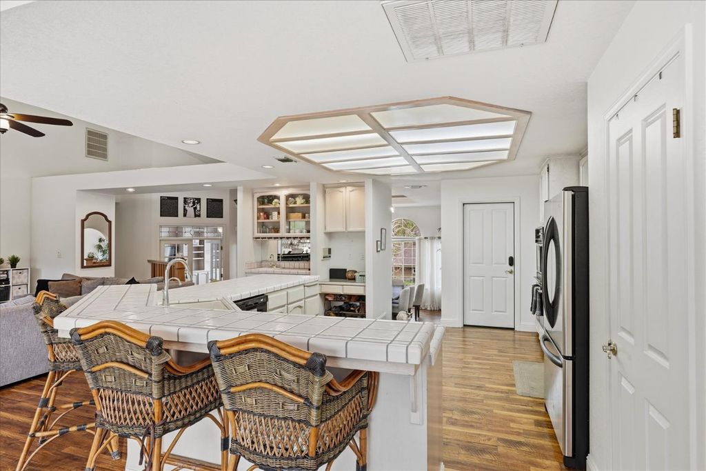 Image 13 of property listing at 40484 Goldside Drive, Oakhurst, CA 93644