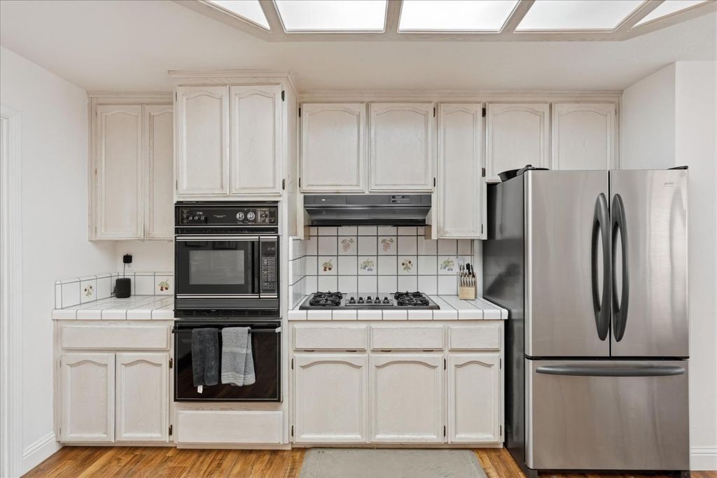 Image 14 of property listing at 40484 Goldside Drive, Oakhurst, CA 93644