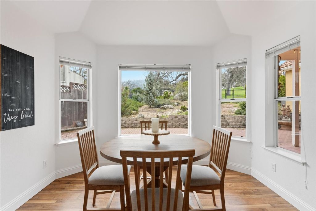 Image 18 of property listing at 40484 Goldside Drive, Oakhurst, CA 93644