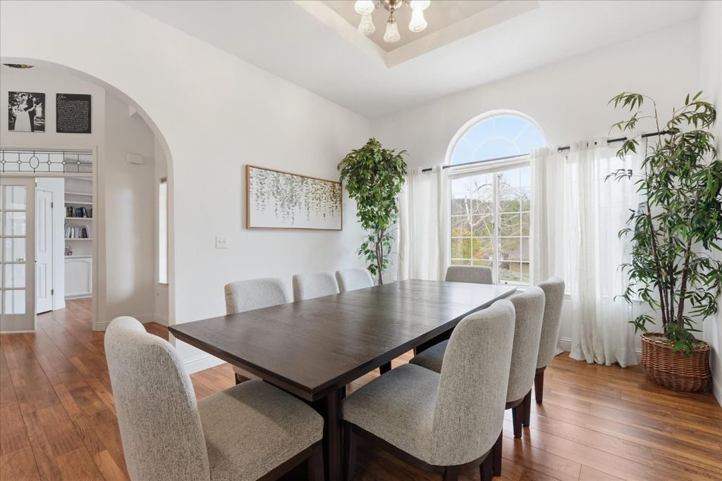 Image 19 of property listing at 40484 Goldside Drive, Oakhurst, CA 93644