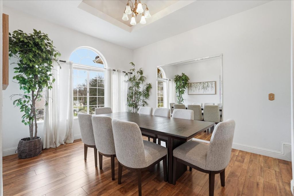 Image 20 of property listing at 40484 Goldside Drive, Oakhurst, CA 93644