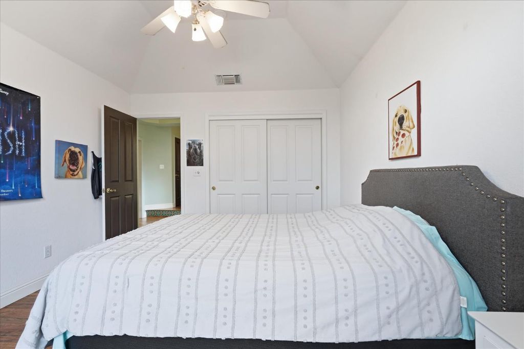 Image 25 of property listing at 40484 Goldside Drive, Oakhurst, CA 93644