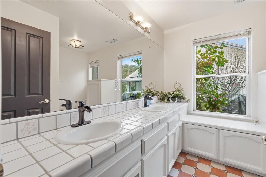 Image 27 of property listing at 40484 Goldside Drive, Oakhurst, CA 93644