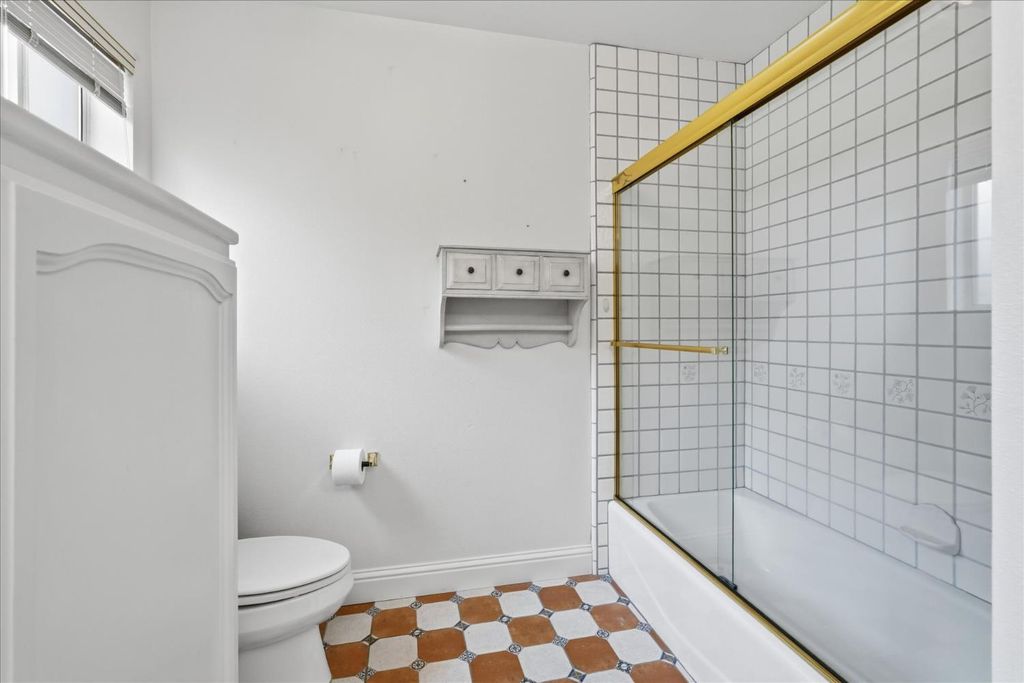 Image 28 of property listing at 40484 Goldside Drive, Oakhurst, CA 93644