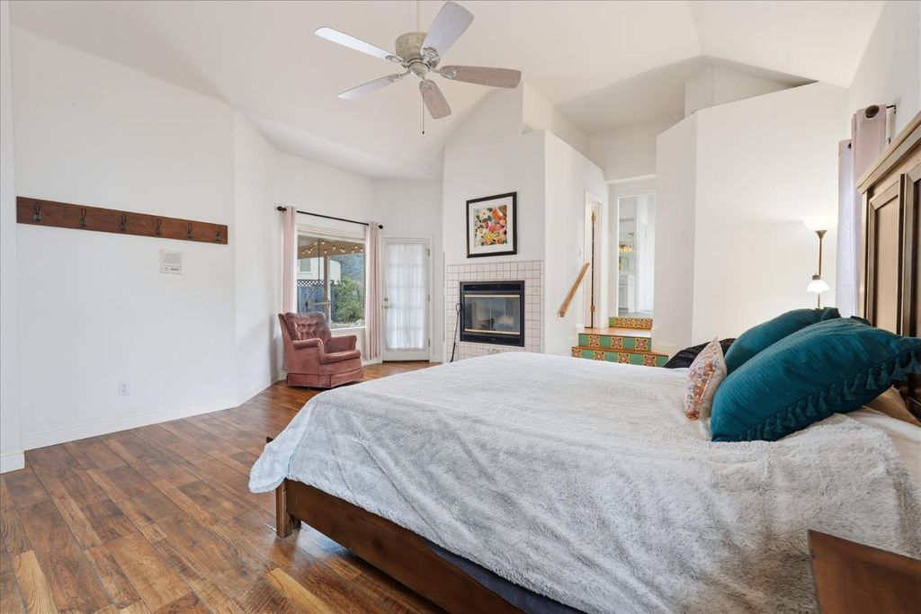 Image 30 of property listing at 40484 Goldside Drive, Oakhurst, CA 93644