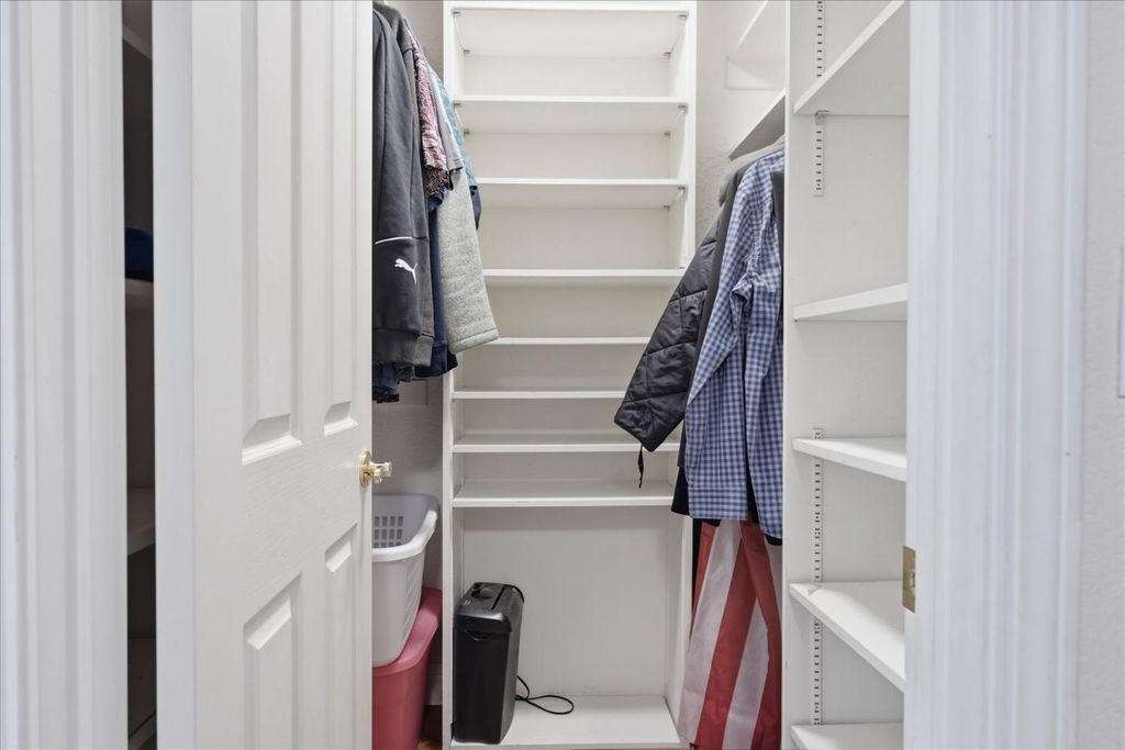 Image 33 of property listing at 40484 Goldside Drive, Oakhurst, CA 93644