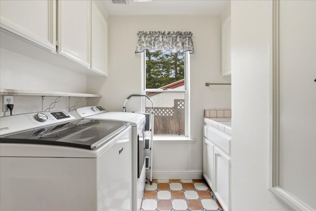 Image 39 of property listing at 40484 Goldside Drive, Oakhurst, CA 93644