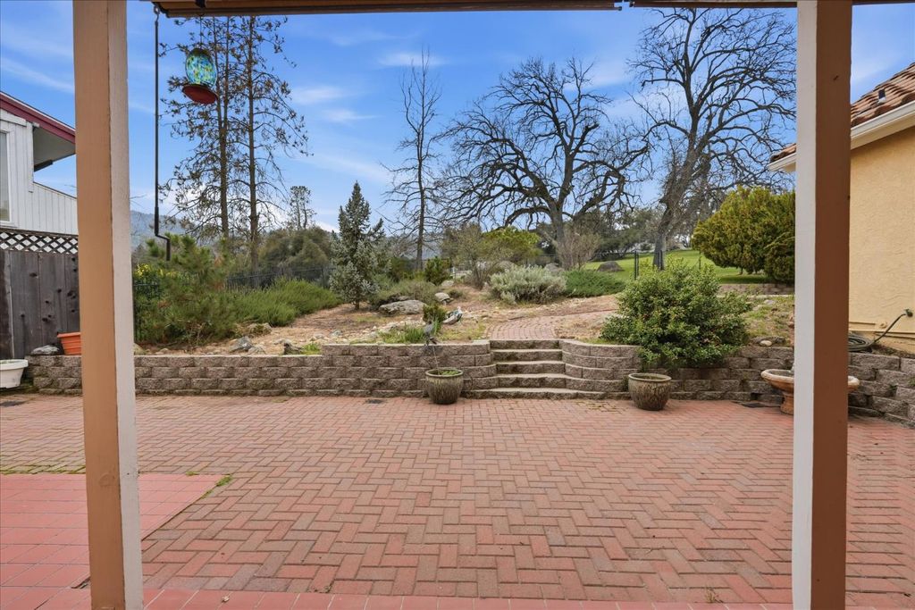 Image 45 of property listing at 40484 Goldside Drive, Oakhurst, CA 93644