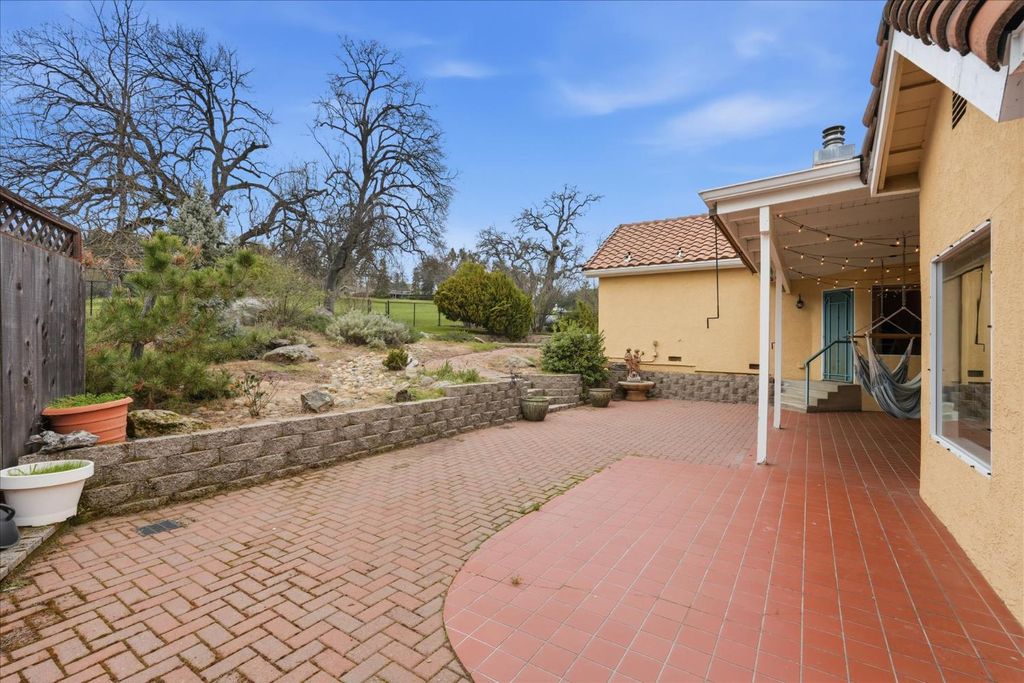 Image 46 of property listing at 40484 Goldside Drive, Oakhurst, CA 93644
