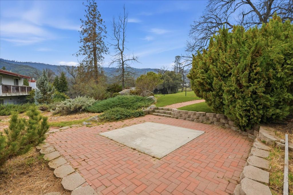 Image 48 of property listing at 40484 Goldside Drive, Oakhurst, CA 93644