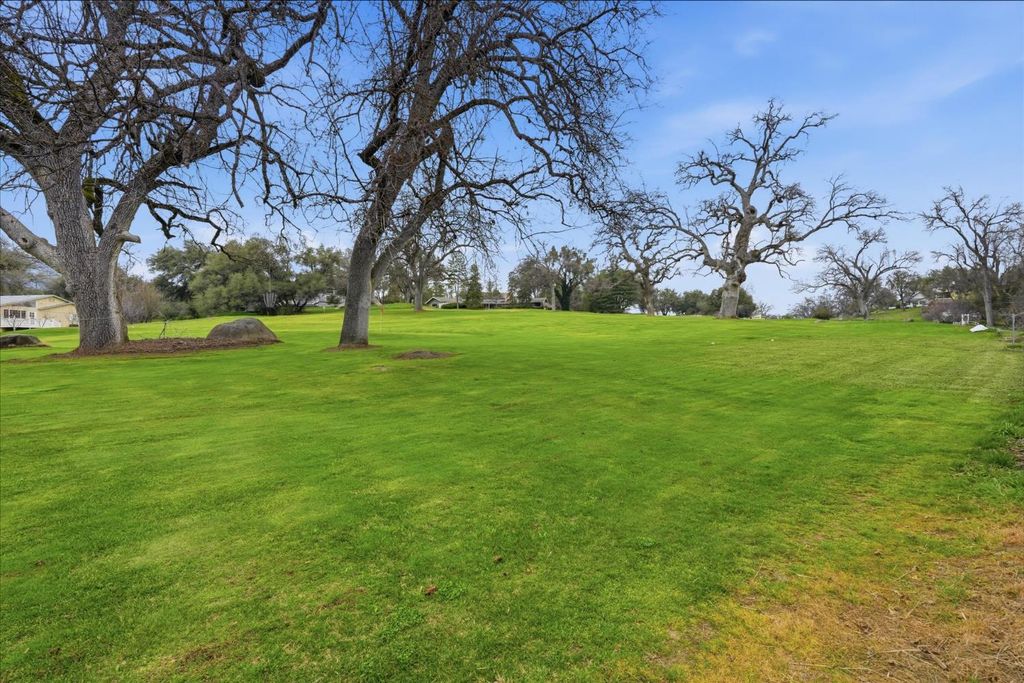 Image 51 of property listing at 40484 Goldside Drive, Oakhurst, CA 93644