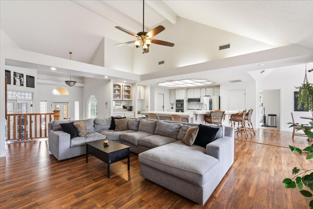 Image 9 of property listing at 40484 Goldside Drive, Oakhurst, CA 93644