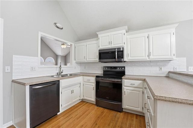 2328 SW River Spring Road, Lee's Summit, MO 64082