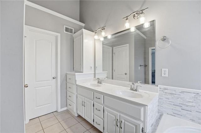 2328 SW River Spring Road, Lee's Summit, MO 64082