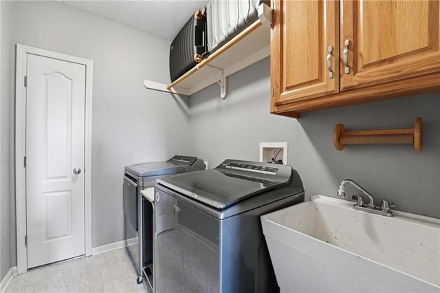 2328 SW River Spring Road, Lee's Summit, MO 64082