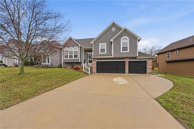 2328 SW River Spring Road, Lee's Summit, MO 64082