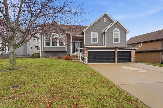 2328 SW River Spring Road, Lee's Summit, MO 64082