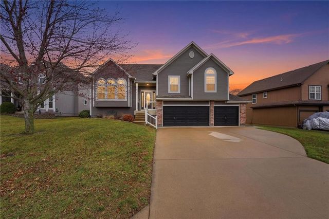 2328 SW River Spring Road, Lee's Summit, MO 64082