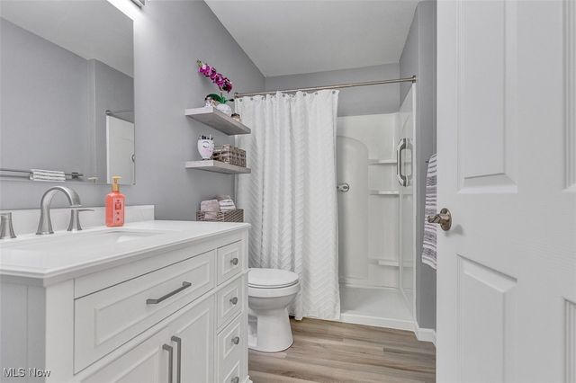 23002 Chandlers Lane, Olmsted Falls, OH 44138