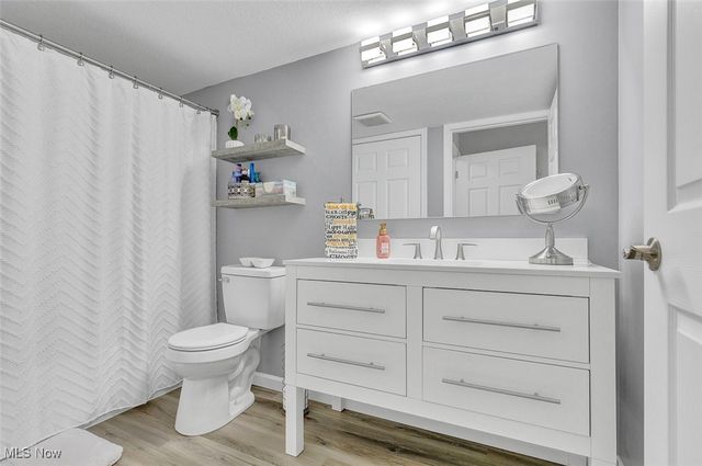 23002 Chandlers Lane, Olmsted Falls, OH 44138