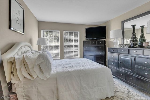 23002 Chandlers Lane, Olmsted Falls, OH 44138