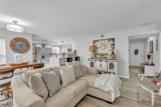 23002 Chandlers Lane, Olmsted Falls, OH 44138