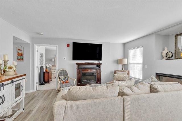 23002 Chandlers Lane, Olmsted Falls, OH 44138