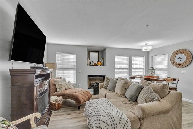 23002 Chandlers Lane, Olmsted Falls, OH 44138