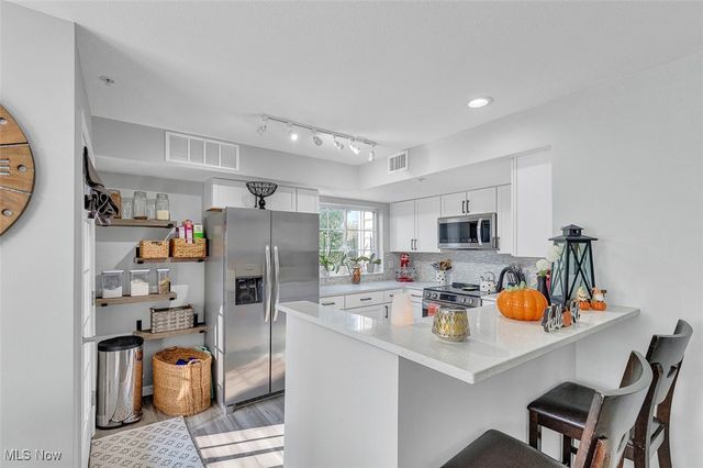 23002 Chandlers Lane, Olmsted Falls, OH 44138