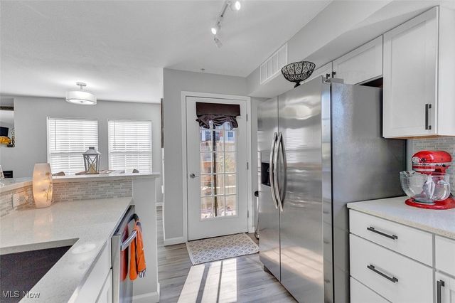 23002 Chandlers Lane, Olmsted Falls, OH 44138