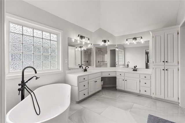 2312 SW Westminster Drive, Lee's Summit, MO 64082