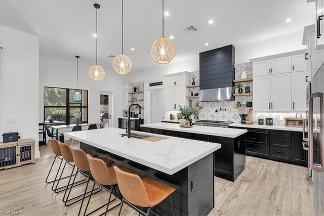 4186 3rd AVE NW, Naples, FL 34119