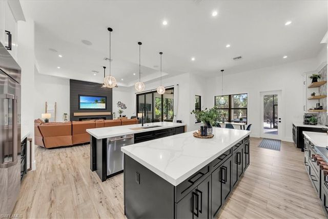 4186 3rd AVE NW, Naples, FL 34119