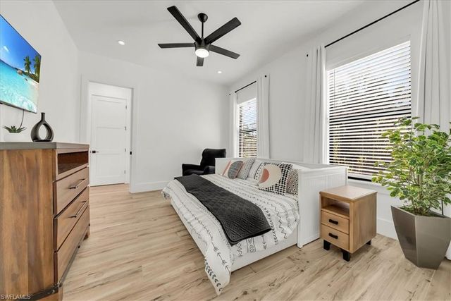 4186 3rd AVE NW, Naples, FL 34119