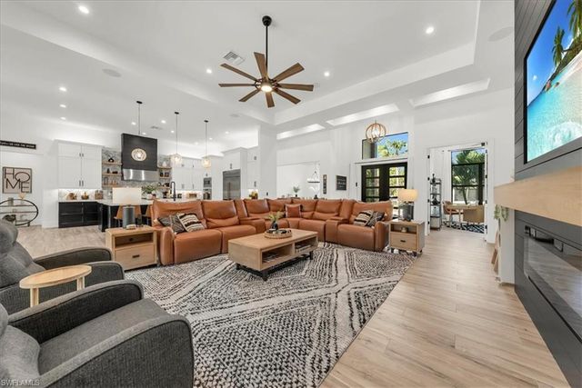 4186 3rd AVE NW, Naples, FL 34119