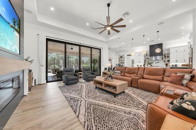 4186 3rd AVE NW, Naples, FL 34119