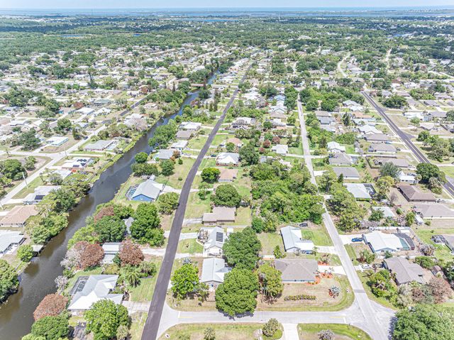 261 Midvale Terrace, Sebastian, FL 32958