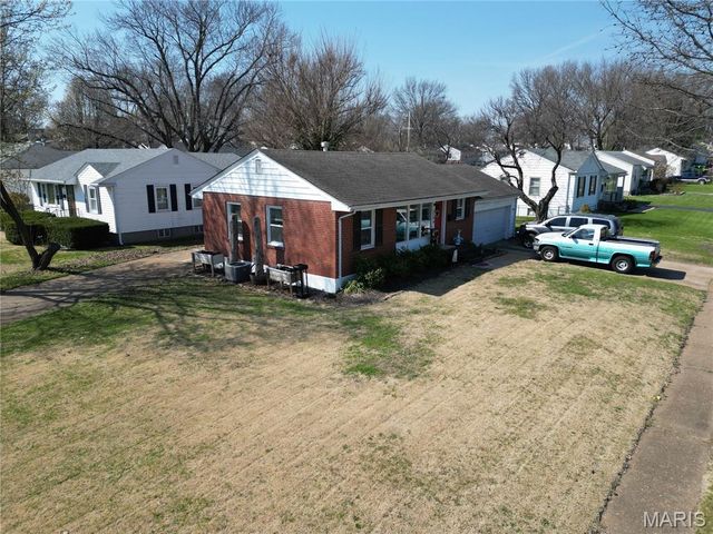 210 Saint Florent Lane, Florissant, MO 63031