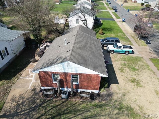 210 Saint Florent Lane, Florissant, MO 63031