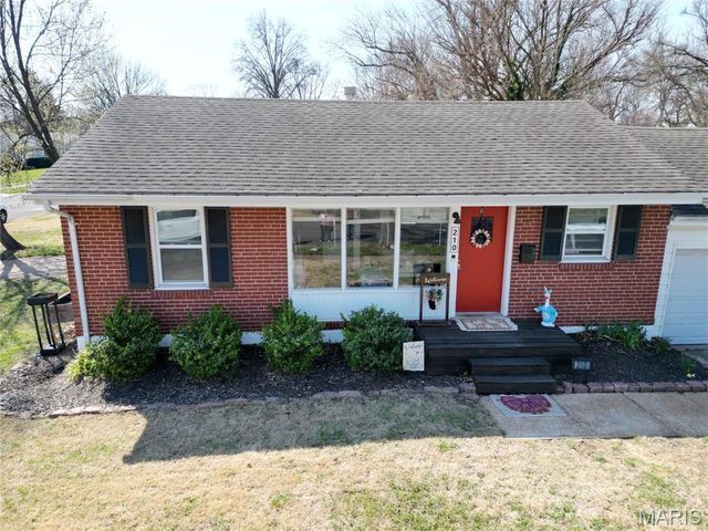 210 Saint Florent Lane, Florissant, MO 63031