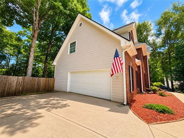 1156 Maple Creek Ridge, Loganville, GA 30052